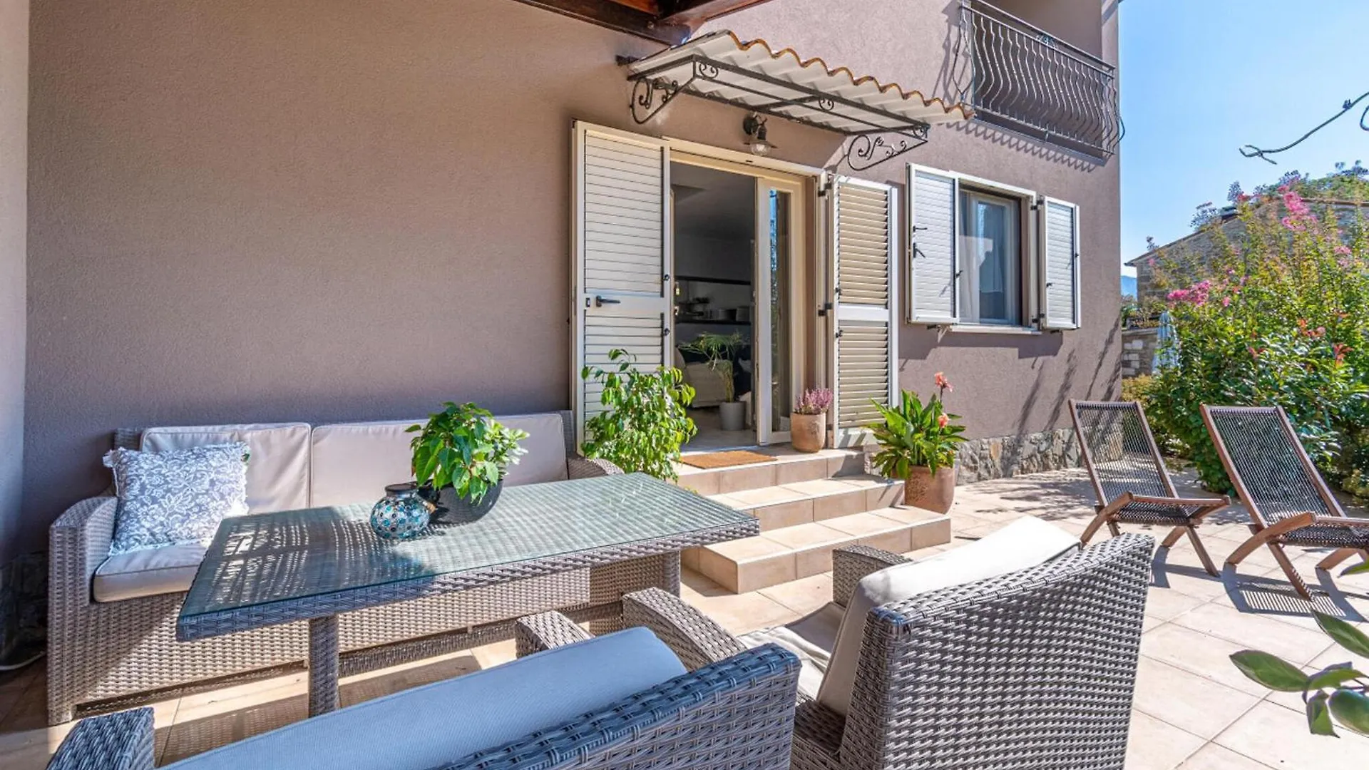 펜션 Lovely Home In Krsan With Kitchen